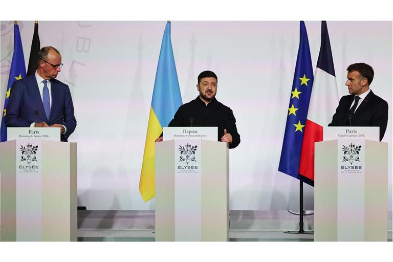 Friedrich Merz (v.li.), Wolodymyr Selenskyj und Emmanuel Macron bei ihrer Pressekonferenz nach der Ukraine-Konferenz in Paris.