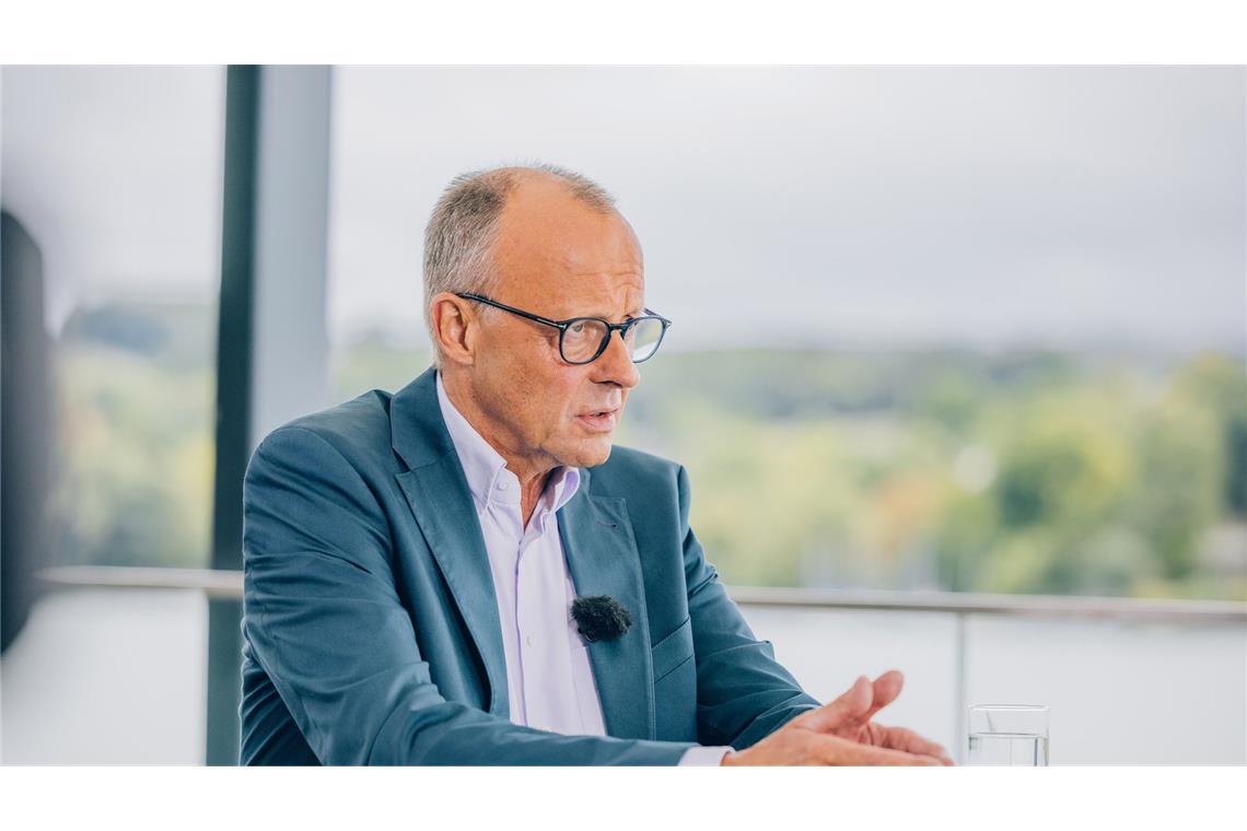 Friedrich Merz will beim Bürgergeld rund zehn Prozent der Kosten einsparen. (Archivbild)