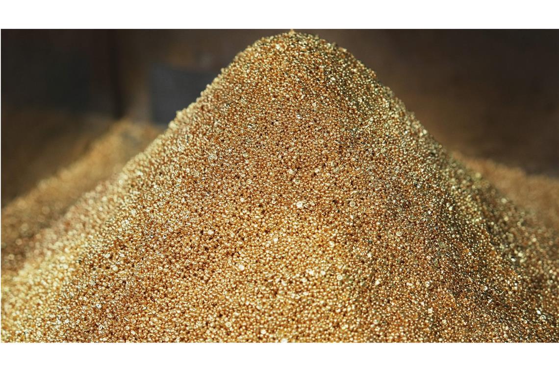 Traum der Alchimisten: Forscher machen aus Blei echtes Gold Frisch raffiniertes Goldgranulat.