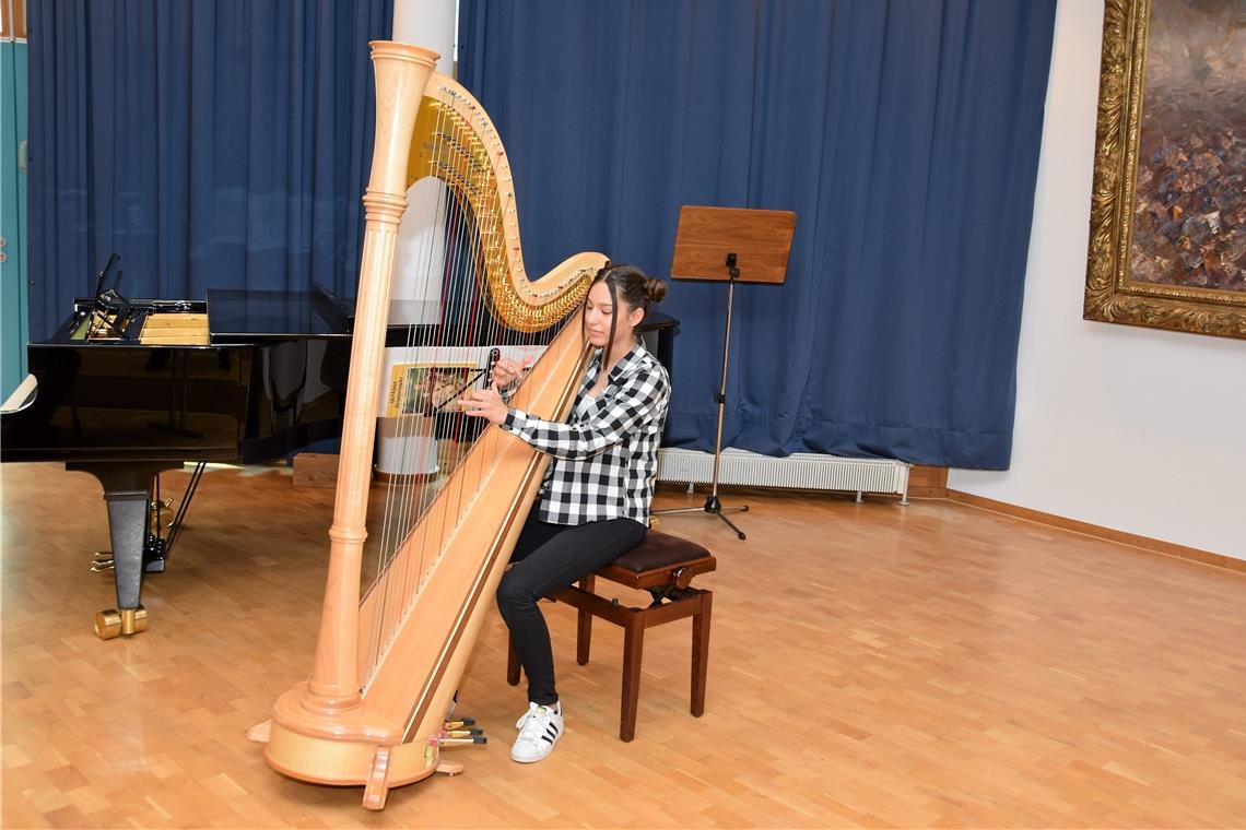 Früher haben die Teilnehmer vor der Jury gespielt – wie hier Konstantina Bostinatou 2019 auf der Pedalharfe. Jetzt heißt es, die Stücke vorher aufzunehmen. Archivfoto: E. Klaper