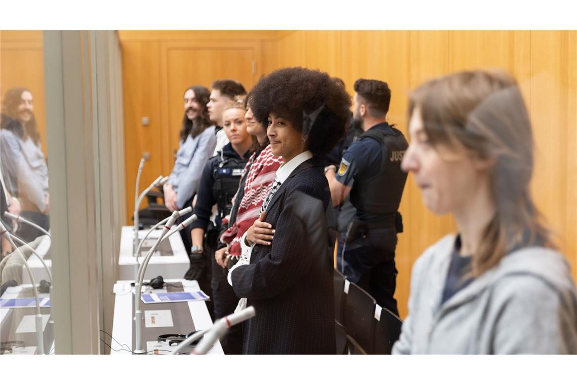 Fünf Menschen zwischen 25 und 40 stehen  in Stammheim vor Gericht. Ihnen wird unter anderem  Sachbeschädigung und Hausfriedensbruch vorgeworfen.