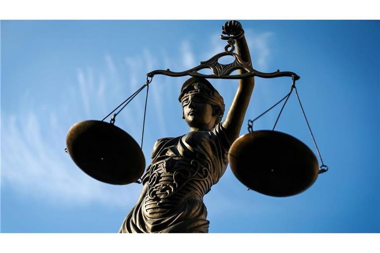 Fünf Monate nach dem Tod einer vierköpfigen Familie aus Hamburg durch Vergiftung hat der Prozess begonnen (Symbolbild).