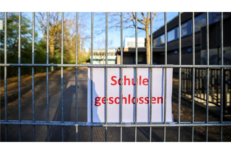 Für 18.000 Schülerinnen und Schüler fand am Montag in Duisburg wegen einer unklaren Bedrohungslage kein Unterricht vor Ort statt.