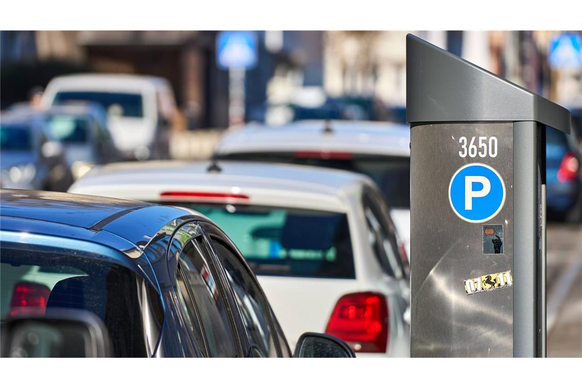 Für Anwohner ist Parken in Stuttgart vergleichsweise günstig – doch das könnte sich bald ändern.