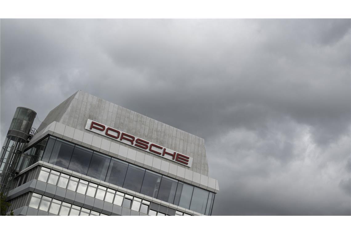 Porsche- und VW-Aktien brechen ein Für Autoaktien ging es am Montag an der Börse bergab.