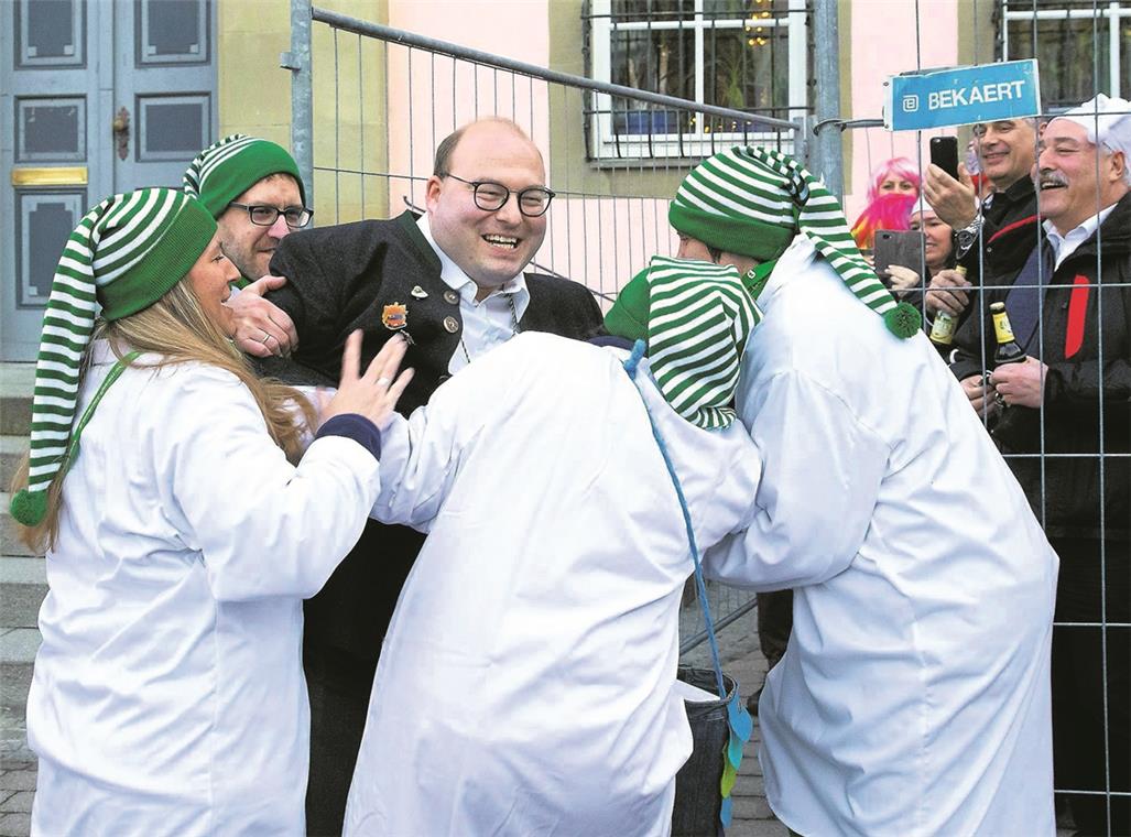 Kein Erbarmen mit dem Bagger-Groover Für Bürgermeister Armin Mößner gibt es kein Zurück mehr, er muss ...