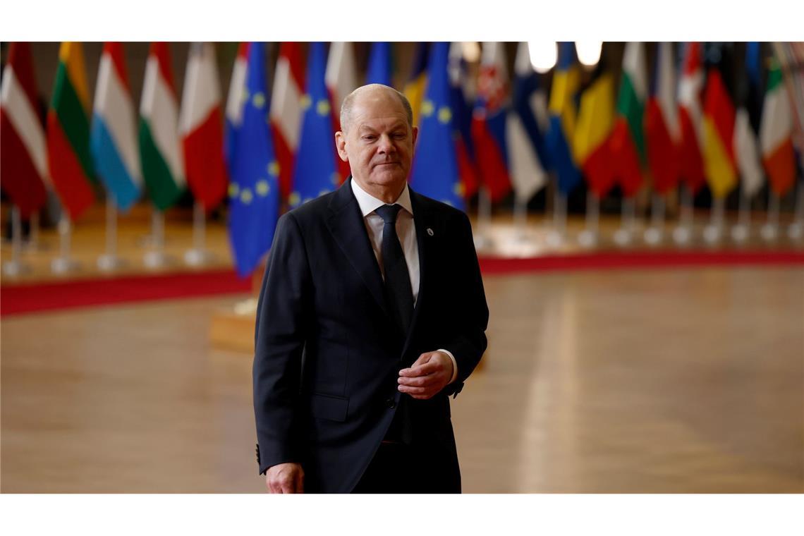 Scholz: Klimastrafen sollen Autohersteller nicht belasten Für Bundeskanzler Scholz muss die EU-Kommission einen Weg finden, dass Strafzahlungen nicht die Liquidität der Unternehmen beeinträchtigt.