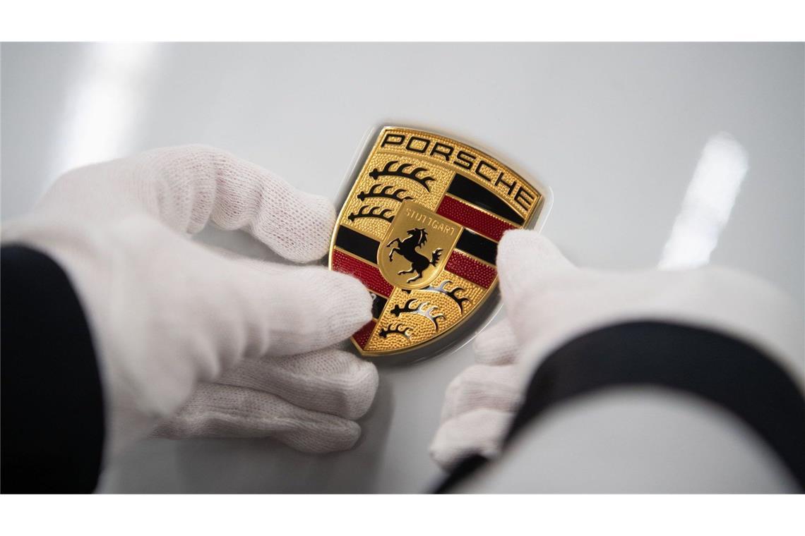 Für das Geschäftsjahr 2024  hatten Porsche-Aktionäre mit einer Vorzugsaktie noch 2,31 Euro Dividende erhalten. Nun werden  voraussichtlich 1,01 Euro pro Aktie ausgeschüttet.