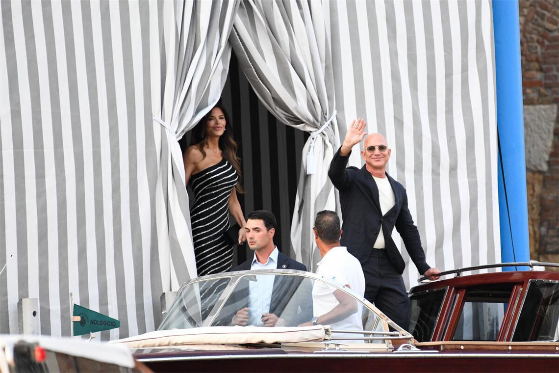 Für das Wochenende soll Venedig ihnen gehören: Amazon-Chef Jeff Bezos und seine Verlobte Lauren Sánchez.