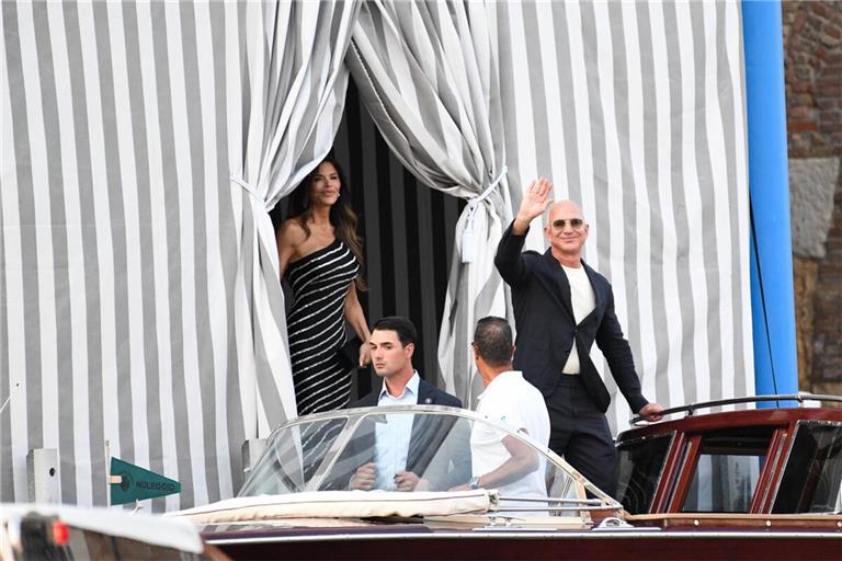 Für das Wochenende soll Venedig ihnen gehören: Amazon-Chef Jeff Bezos und seine Verlobte Lauren Sánchez.
