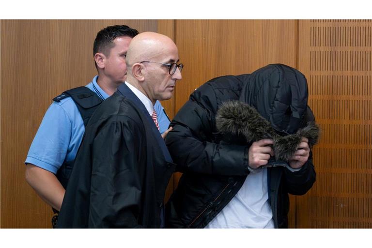Für den heute 40-jährigen Angeklagten wurde die Unterbringung in Sicherungsverwahrung verhängt.