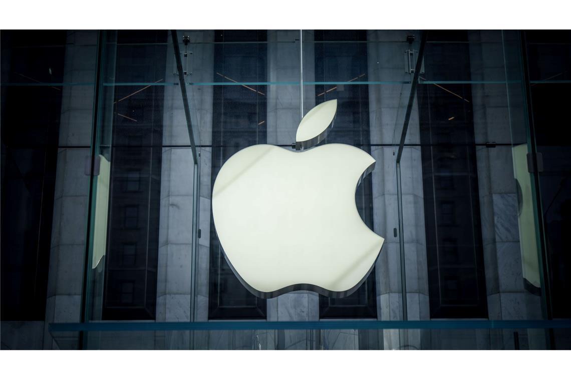 Apple wehrt sich gegen strengere Wettbewerbsaufsicht Für den iPhone-Konzern geht es in Karlsruhe um eine wichtige Einordnung. (Archivbild)