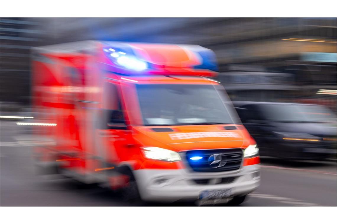 Motorradfahrer stirbt nach Unfall im Krankenhaus Für den jungen Mann kam jede Hilfe zu spät. (Symbolbild)