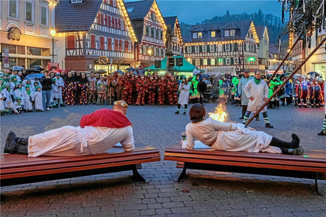 Für den Rathaussturm haben die Henderwäldler jede Menge Unterstützung von Zünften aus der Nachbarschaft. Fotos: Stefan Bossow