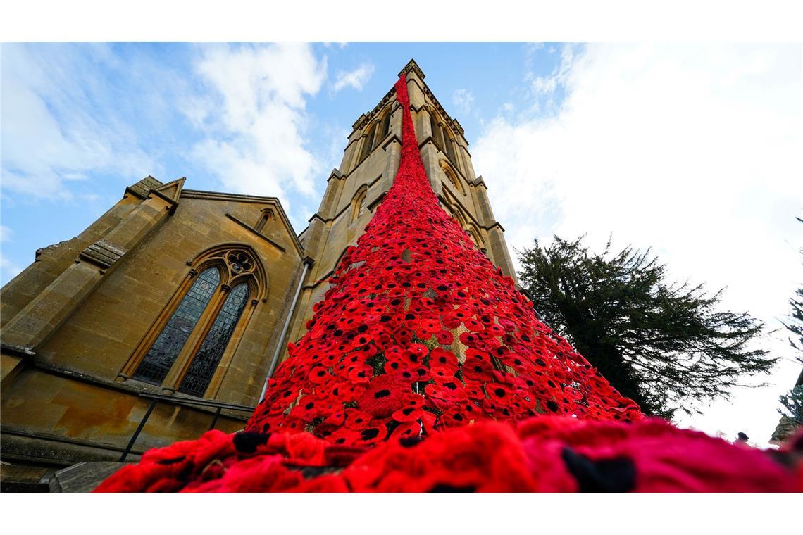 Für den Remembrance Day: Mohnblumeninstallation an der St. Michaels Kirche in Worcestershire.