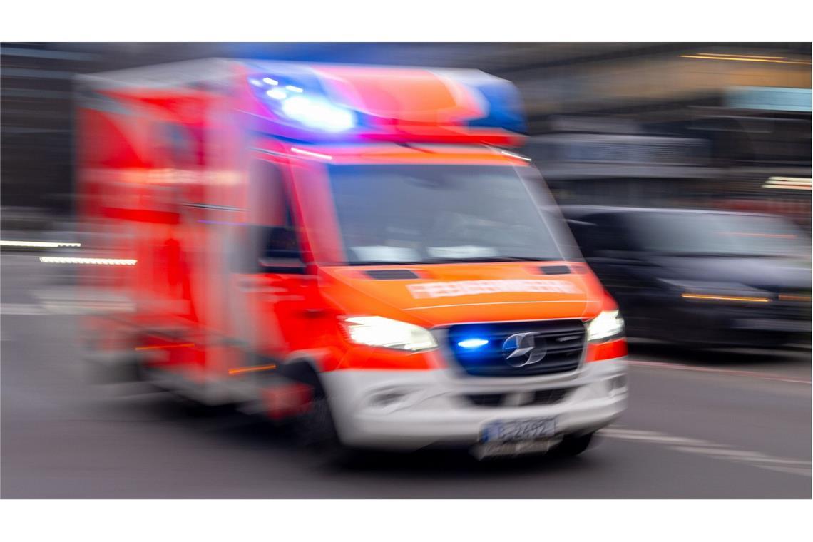 Zwischen Stein und Radlader eingeklemmt - Arbeiter stirbt Für den Verletzten kam jede Hilfe zu spät. (Symbolbild)
