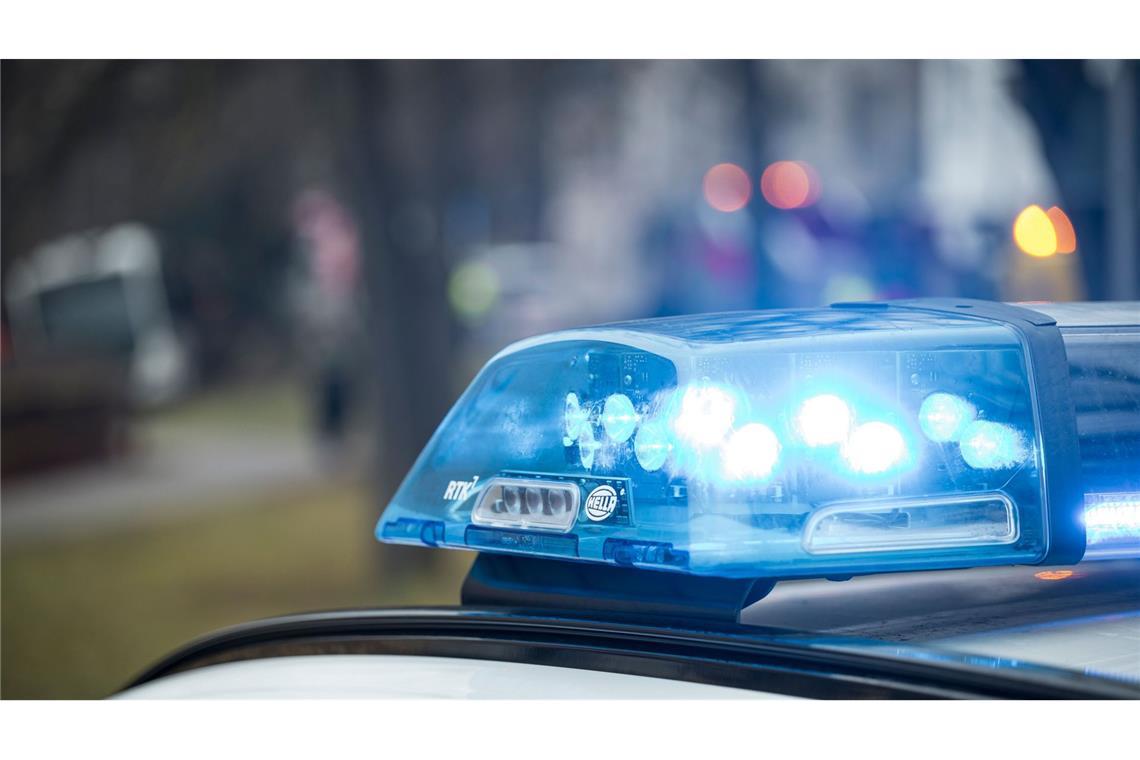 Für die Dauer der Unfallaufnahme wurde ein Fahrstreifen auf der B27 gesperrt. (Symbolbild)