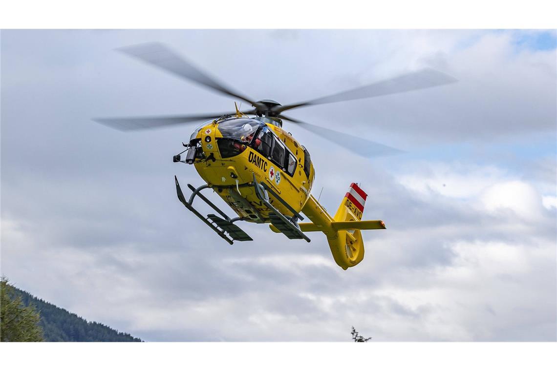 Frau aus Baden-Württemberg stürzt 100 Meter in die Tiefe und stirbt Für die Frau kam jede Hilfe zu spät. (Symbolbild)
