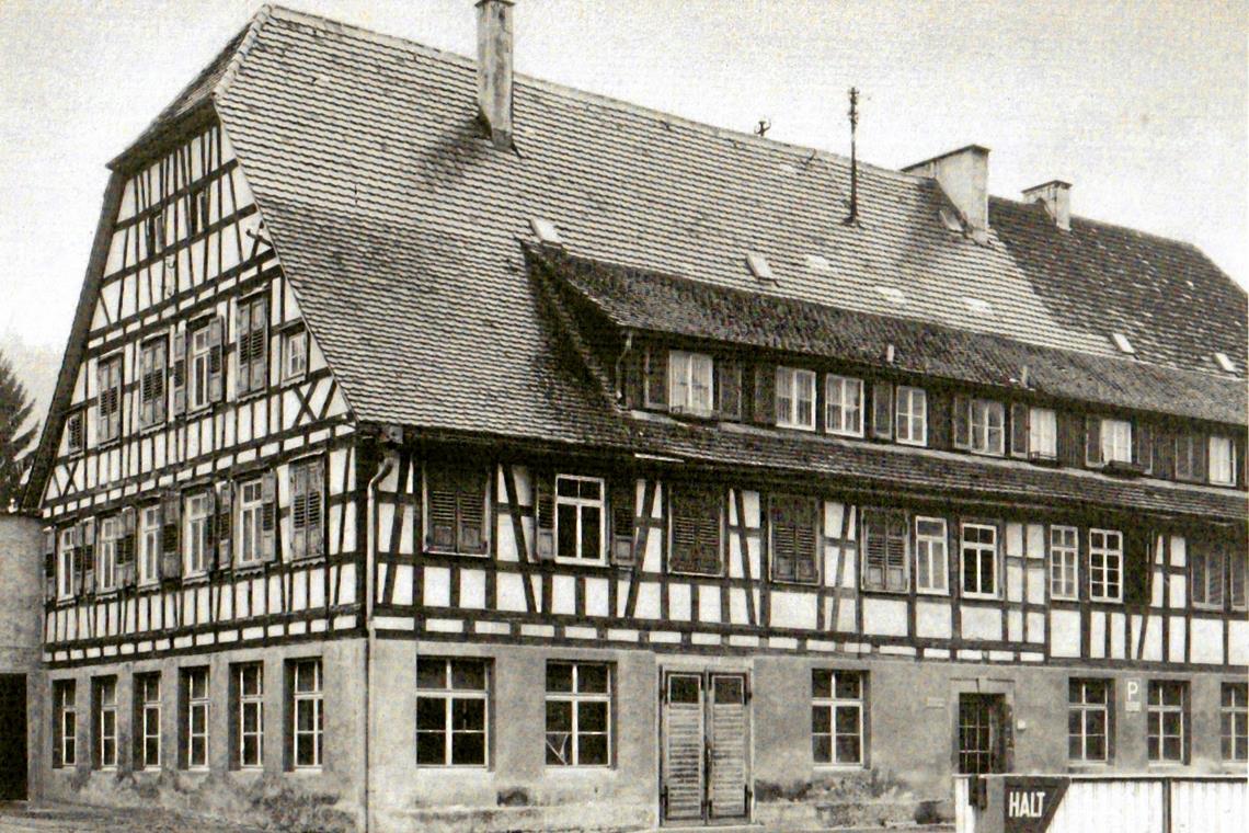 Weberschiffchen, Waagen und Gewichte Für die Gründung der Baumwollspinnerei und -weberei brauchte der Murrhardter Unternehmer Johann Andreas Heinrich einen langen Atem. Erst fünf Jahre nach seinen ersten Plänen und dem Gesuch wurde das Projekt 1797 genehmigt. Fotos: Carl-Schweizer-Museum/E. Klaper (unten)