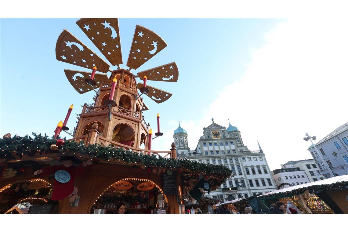 Gemeinsam essen statt Religiöses - drei Typen zum Fest Für die meisten Menschen spielt die religiöse Bedeutung von Weihnachten kaum noch eine Rolle. (Symbolbild)