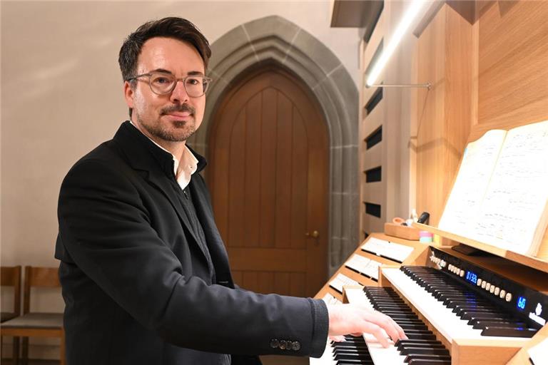 Für die Mühleisen-Orgel konzipierte Nicolas Berndt ein Programm aus verschiedenen Stilepochen, Ländern – und Bach. Foto: Elisabeth Klaper 