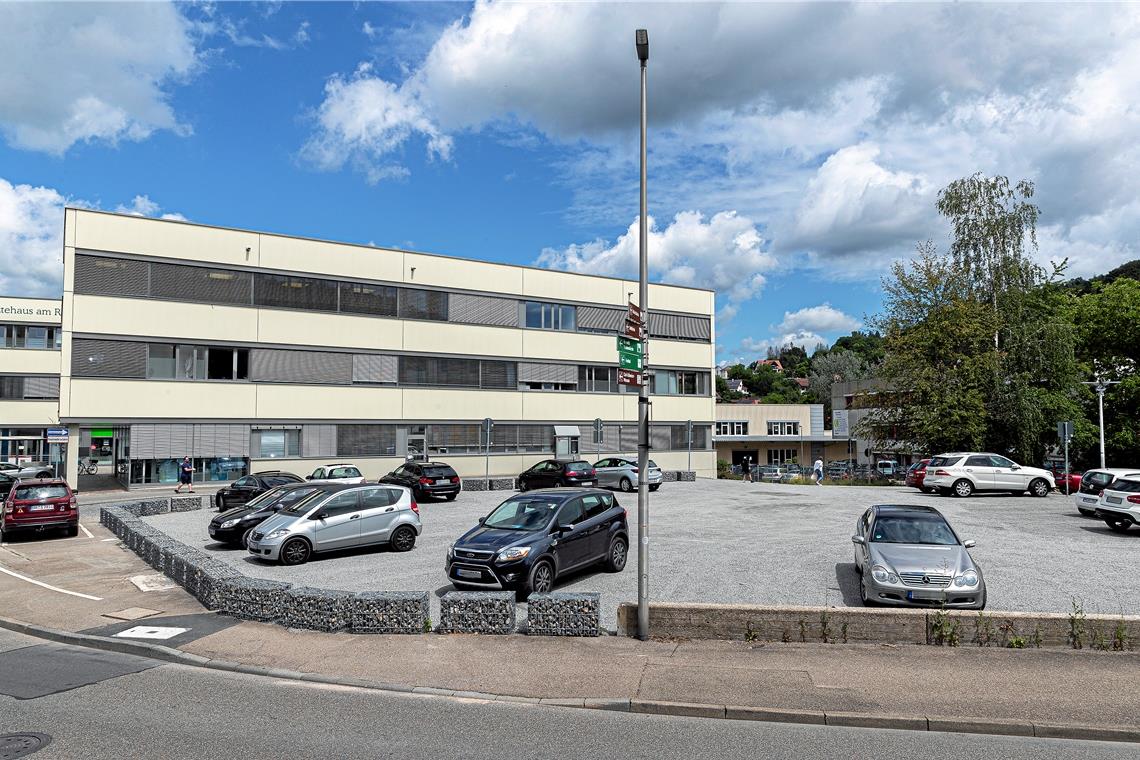 Für die Patienten des Ärztehauses ist die Möglichkeit, auf dem Linden-Areal zu parken, wichtig. Maximal kann man sein Fahrzeug dort vier Stunden abstellen. Foto: J. Fiedler