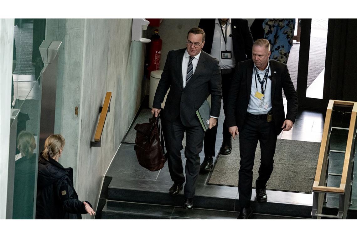 Geräuschlose Premiere: Schwarz-Rot sondiert still und leise Für die SPD verhandelt unter anderem Verteidigungsminister Boris Pistorius.