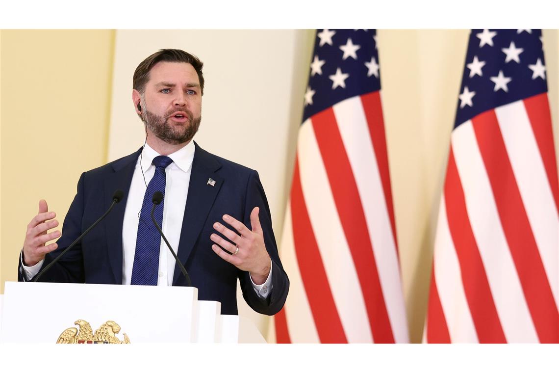 Für die USA ist nach Worten von Vize-Präsident Vance ein Machtwechsel im Iran nebensächlich.