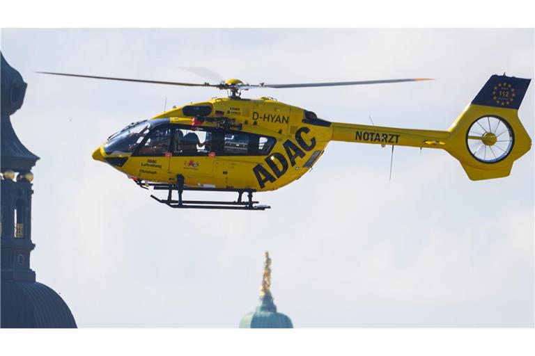 Für die Versorgung der Menschen in Baden-Württemberg waren insgesamt zwölf ADAC-Hubschrauber aus fünf Bundesländern im Einsatz.
