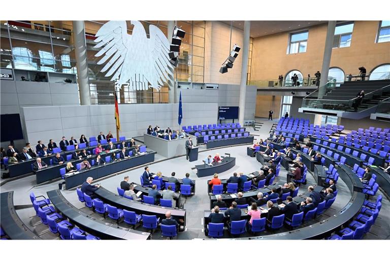 Für ehrenamtliche Tätigkeiten gibt es ab nächstem Jahr höhere Steuervorteile – das beschloss Bundestag am Donnerstag.(Symbolbild)