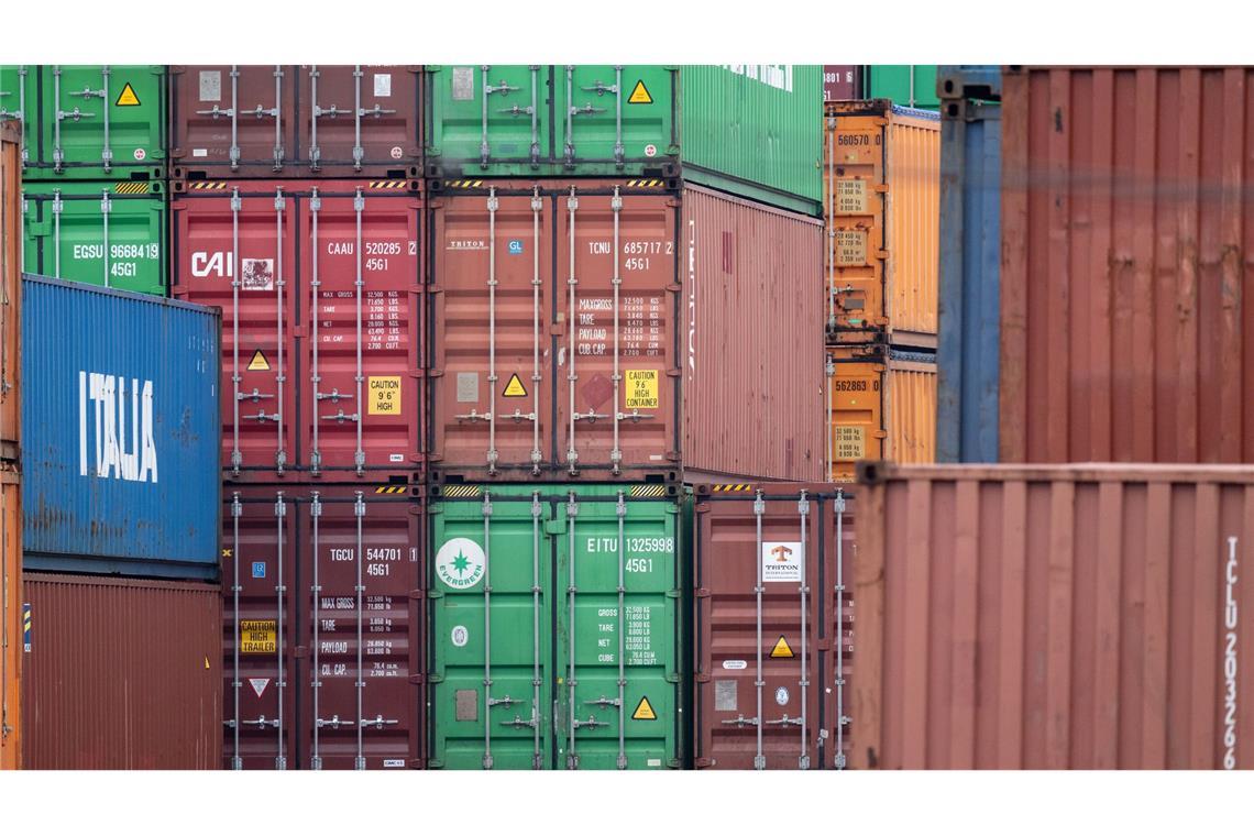 Bundesregierung will Konjunkturprognose erneut senken Für große Unsicherheit über die wirtschaftliche Entwicklung sorgen die Zollpolitik von US-Präsident Donald Trump und die Folgen für den Welthandel. (Symbolbild)