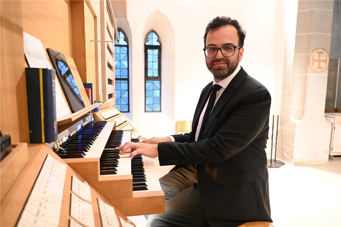 Bach und französische Klangfarben erfüllen die Stadtkirche Für John Paul Farahat war es der zweite Auftritt in Deutschland. Foto: Elisabeth Klaper