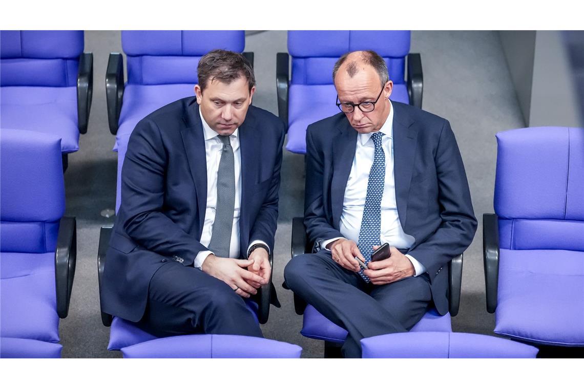 Schuldenpaket beschlossen – wie es nun weitergeht Für Lars Klingbeil (links) und Friedrich Merz (rechts) gibt es noch vieles zu verhandeln. (Archivbild)