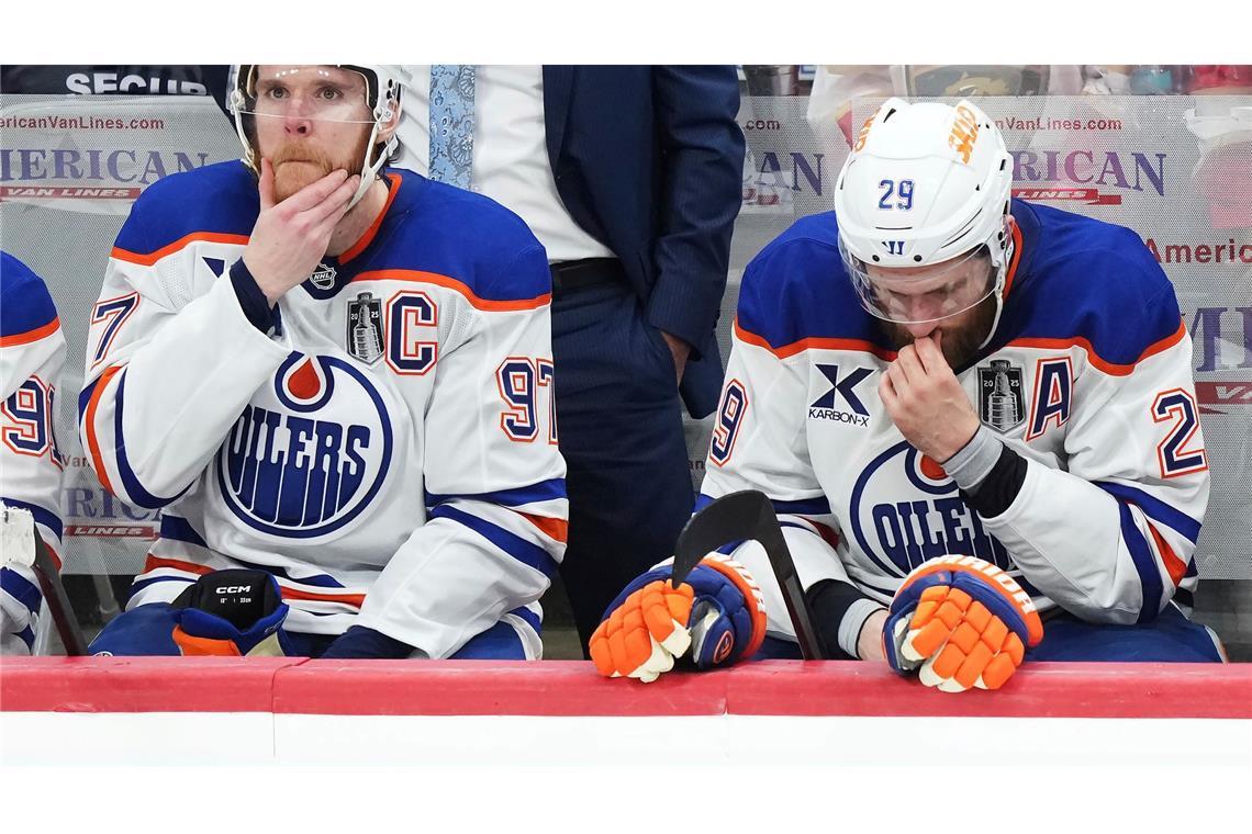 Draisaitls Déjà-vu: Panthers wieder Stanley-Cup-Sieger Für McDavid (l) und Draisaitl gab es in Florida wieder eine riesengroße Enttäuschung.