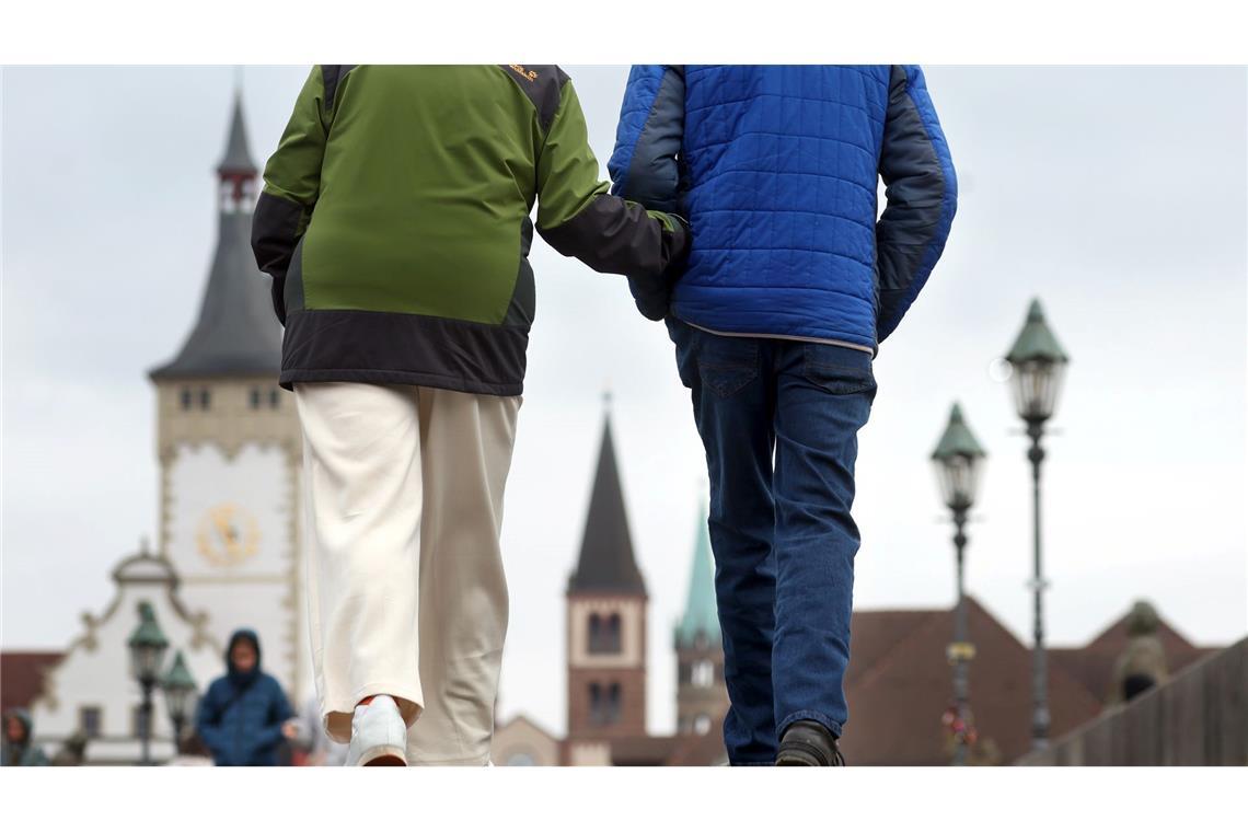 Was 2025 im Geldbeutel bleibt Für Rentner soll es 2025 einen Aufschlag geben.