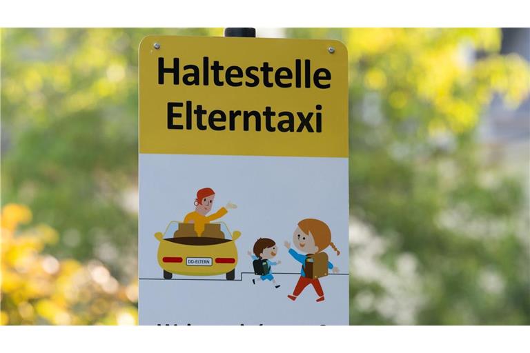 Für Schulen sind die "Elterntaxis" oft eine Herausforderung. (Archivbild)