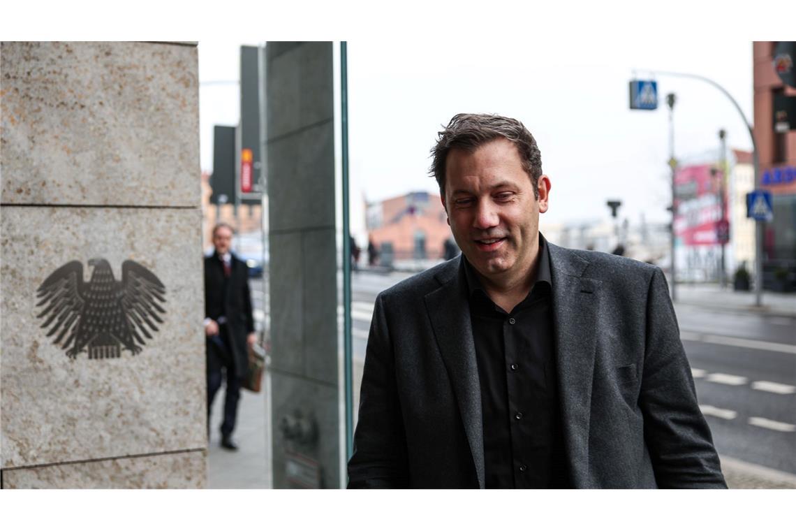 Geräuschlose Premiere: Schwarz-Rot sondiert still und leise Für SPD-Chef Lars Klingbeil ist die Regierungsbildung kein Selbstläufer. Die Verhandlungen dürften inhaltlich nicht einfach werden.
