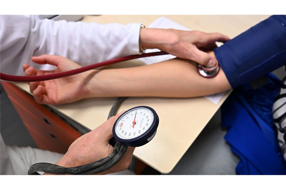 Für Termine bei Fachärzten soll eine stärkere Steuerung kommen. (Archivbild)