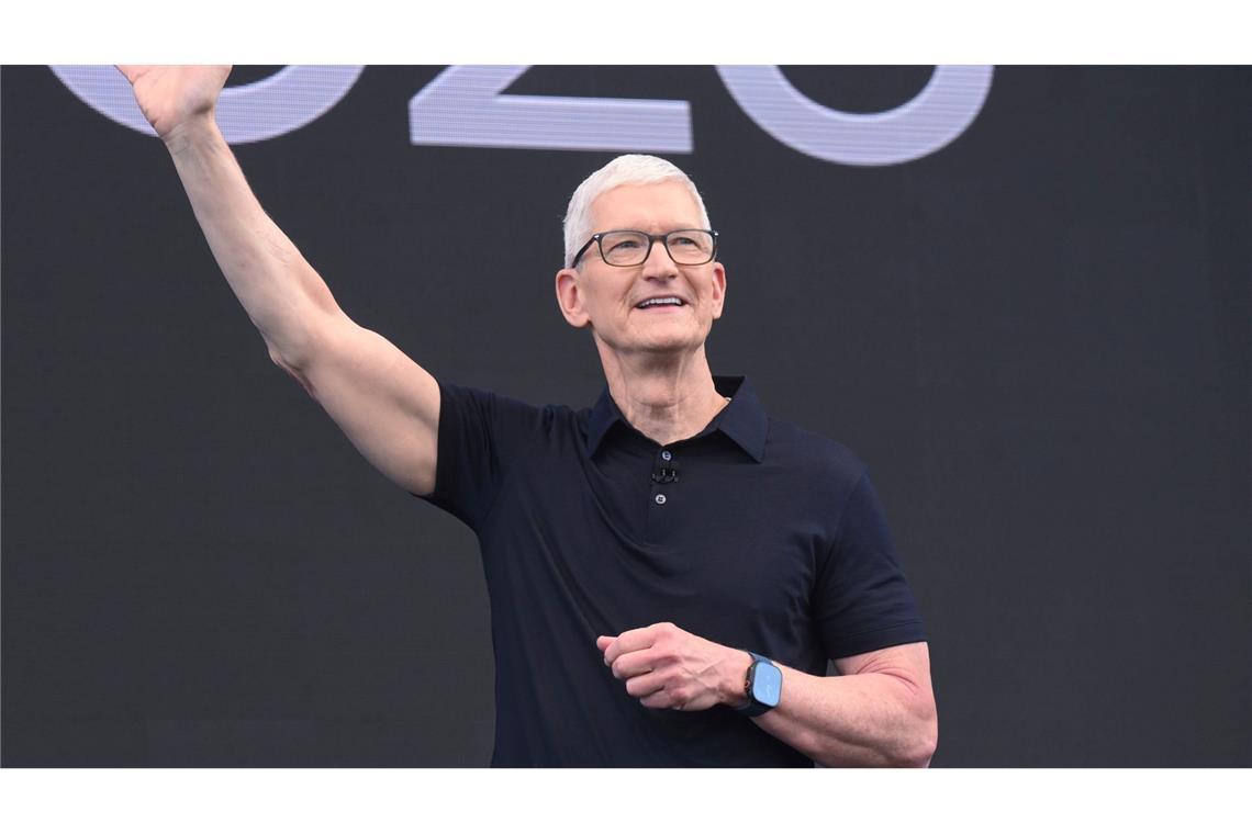 Für Tim Cook ist es die letzte WWDC als Konzernchef. Er übergibt die Führung zum September an John Ternus, der bisher für Geräte zuständig war.