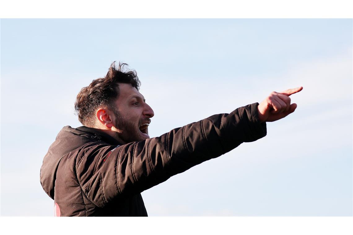 Für Trainer Harun Gülcan und die Kickers-A-Junioren geht es zu den Geißböcken nach Köln. 
Foto: Baumann