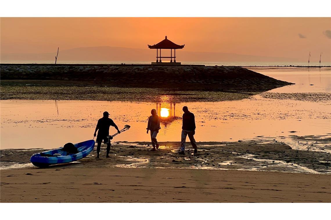 Für viele ist Bali das Traumziel schlechthin - aber der Massentourismus macht der "Insel der Götter" zu schaffen. (Archivbild)