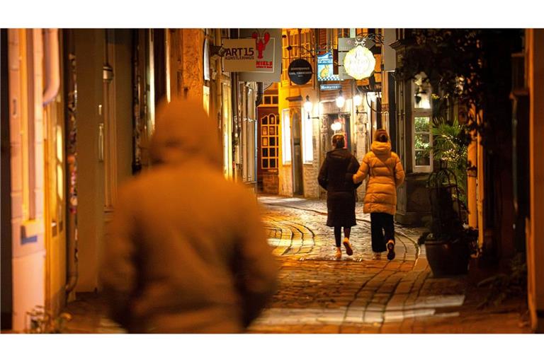 Für viele Mädchen und Frauen ist der Heimweg in der Nacht mit Angst verbunden.