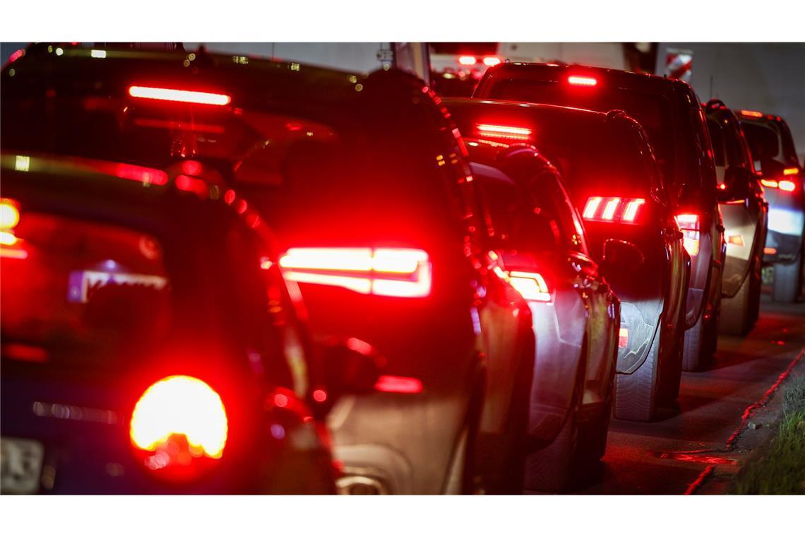 Für viele Pendler ein gewohnter Anblick. Im Frühverkehr stauen sich die Autos bisweilen kilometerweit.