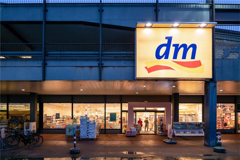 Für weitere Informationen können sich Kundinnen und Kunden an das dm-ServiceCenter wenden.