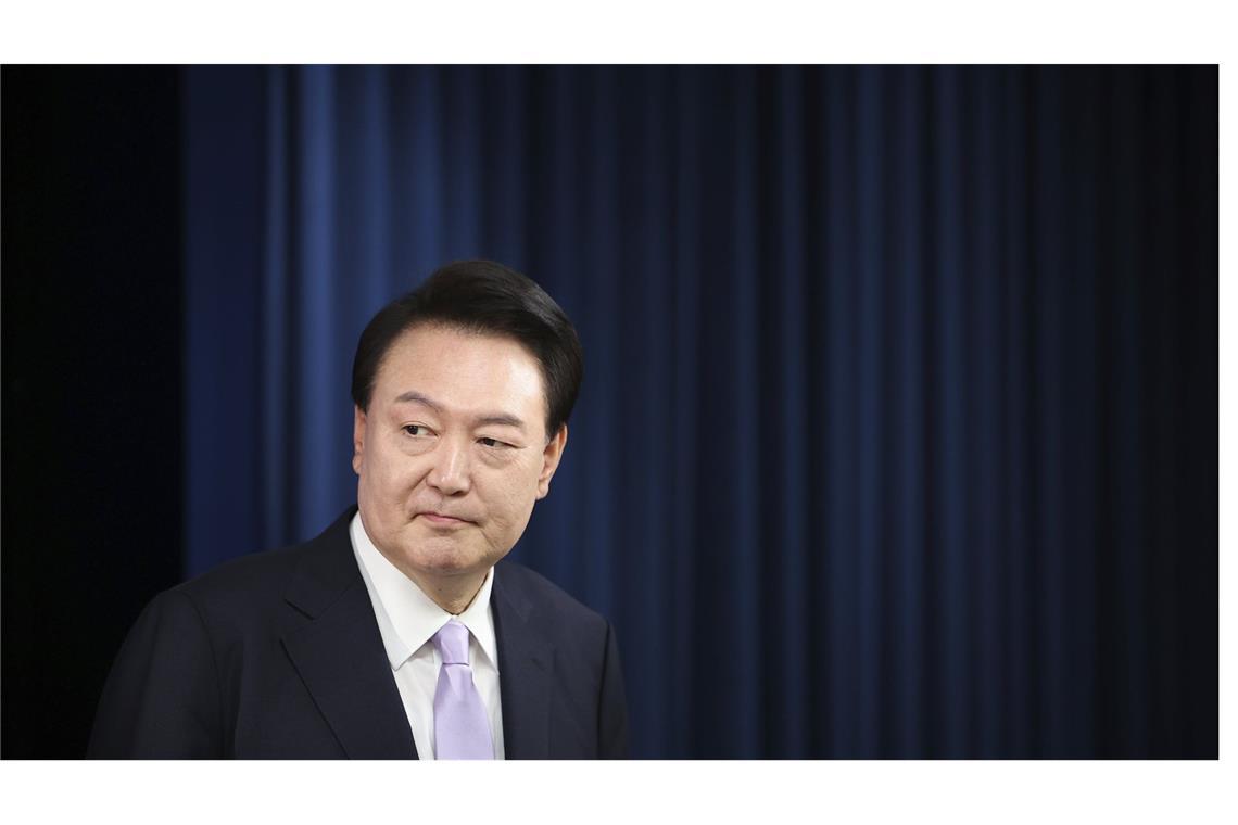 Ein Präsident mit dem Rücken zur Wand Fürs Erste ist Präsident Yoon Suk Yeol abgetaucht.