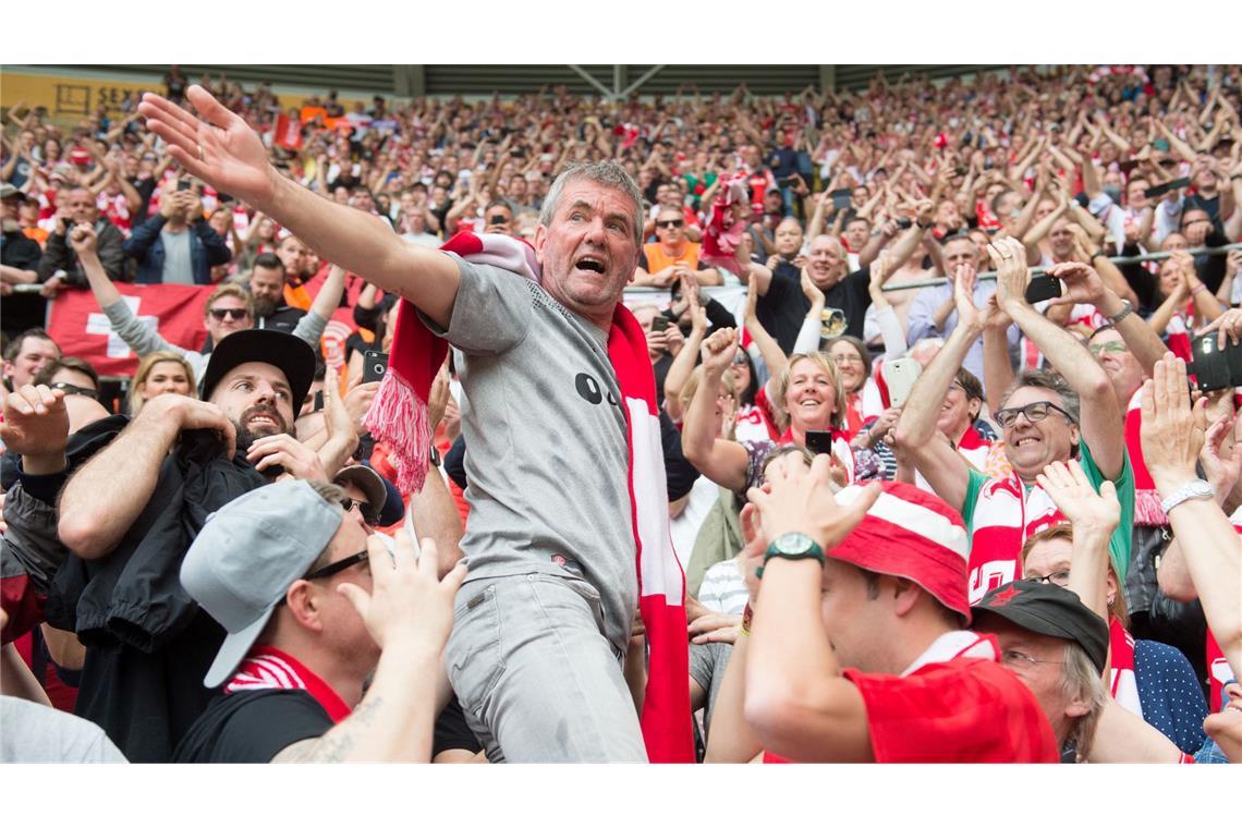 Funkels Mission: Hand auflegen und aufsteigen Funkels Aufstieg mit Fortuna Düsseldorf.