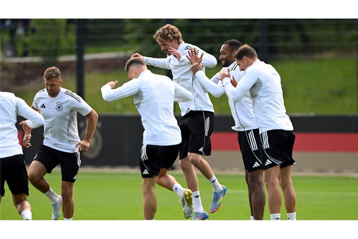 Bilder des Tages Fußball: Nationalmannschaft, vor dem Nations-League-Halbfinale Deutschland - Portugal, Deutschlands Niclas Füllkrug (l-r), Nick Woltemade, Jonathan Tah und Leon Goretzka in Aktion während des Abschlusstrainings.