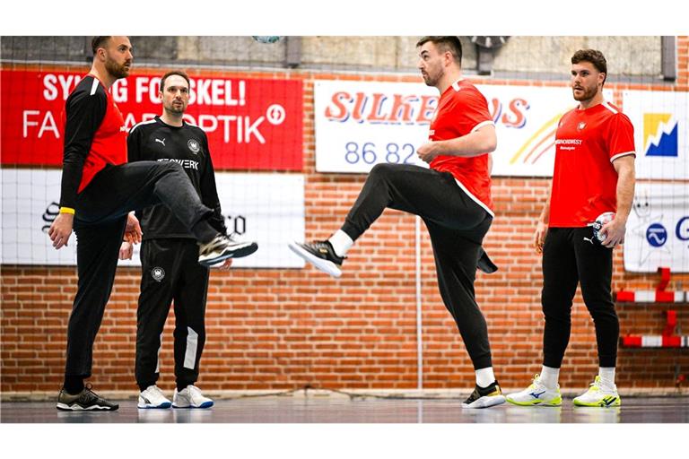 Fußball zum Aufwärmen: Die deutschen Handballer bereiten sich auf Österreich vor.