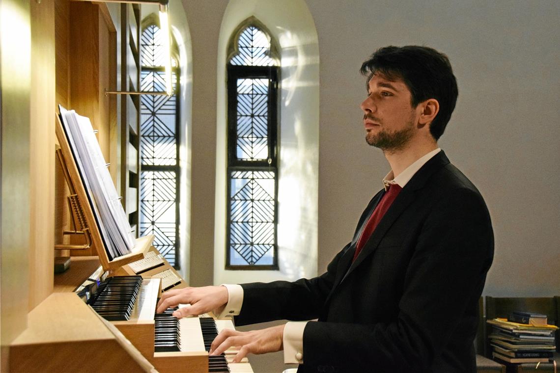Wie die Orgel eine Kathedrale malt Gabriele Marinoni, der in Como und Stuttgart studierte, hat sein Programm speziell auf die Mühleisen-Orgel abgestimmt.