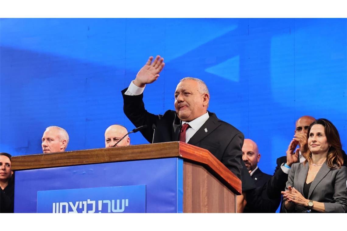 Gadi Eisenkot von der Jaschar-Partei liegt bei der Auszählung hinter Netanjahu – kommt es zu einer großen Koalition ohne Araber?